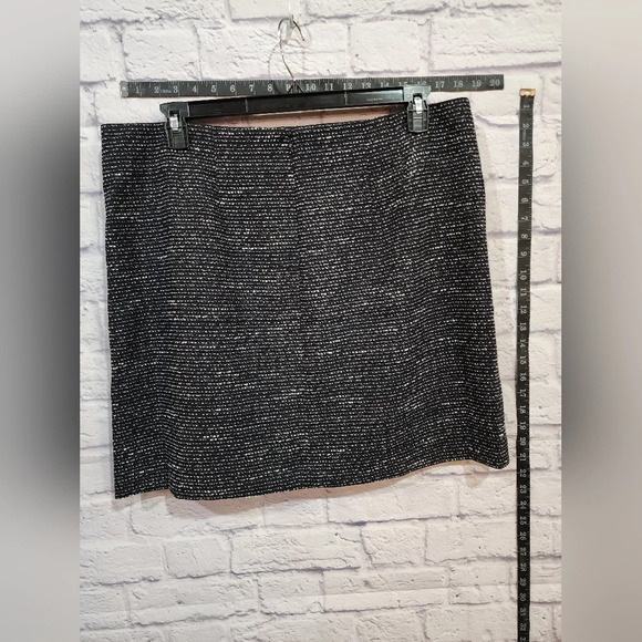 Loft chic and versatile tweed black and white skirt Size 16 - Picture 2 of 4